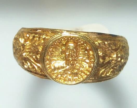 แหวนหลวงพ่อทองสุข  เนื้อกะไหล่ทอง ไม่ทราบวัด 