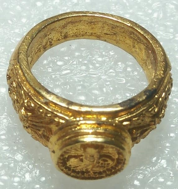 แหวนหลวงพ่อทองสุข  เนื้อกะไหล่ทอง ไม่ทราบวัด 