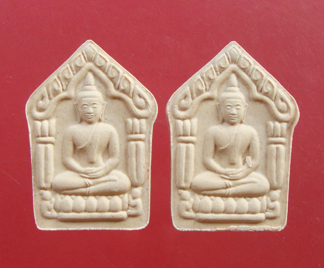 พระขุนแผนนะอกแตกเนื้อผงพรายกุมาร หลวงพ่อสาคร วัดหนองกรับ 2 องค์คู่ครับ