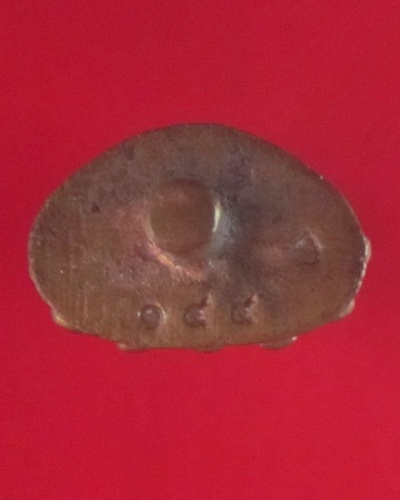 พระกริ่งสายรกพระพุทธเจ้า (รุ่นแรก ) หลวงปู่อุ้ย  สิริปัญโญ วัดคลองคล้า จ.เพชรบูรณ์ (เลขสวย ๑๔๔)