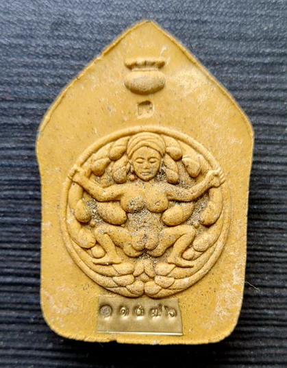 แม่พิมพ์รุ่นแรก ๒๕๖๕...เนื้อเหลือง...หลวงปู่อุดมท รัพย์ วัดเวฬุวันธรรมวิหาร จ.ศรีสะเกษ / กล่องเดิม