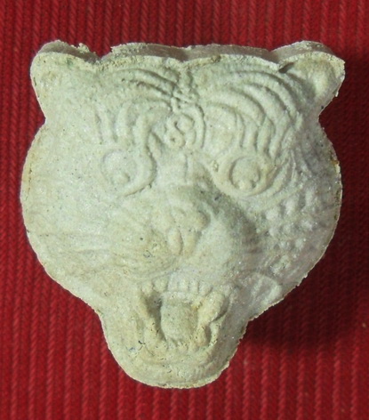 หน้าเสือรุ่นใหญ่ เนื้อผง ปี2535 หลวงพ่อเปิ่น วัดบางพระ นครปฐม คัดสวยชัด พร้อมกล่องเดิมๆ