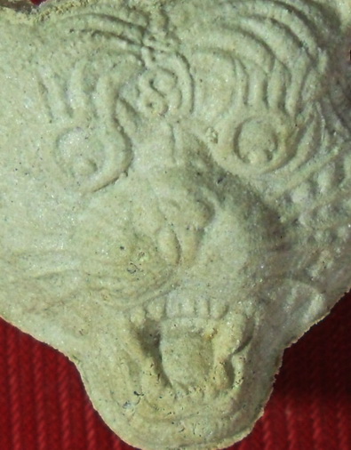 หน้าเสือรุ่นใหญ่ เนื้อผง ปี2535 หลวงพ่อเปิ่น วัดบางพระ นครปฐม คัดสวยชัด พร้อมกล่องเดิมๆ