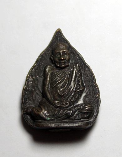 A638 เหรียญหล่อรูปเหมือนใบโพธิ์พิมพ์เล็กนวะ รุ่น อายุครบ 8 รอบ หลวงปู่แหวน สุจิณฺโณ วัดดอยแม่ปั๋ง พศ