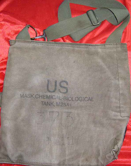 กระเป๋าผ้าใบสะพายข้างเอาไว้ใส่ตลับพระ ของ US สกีน US mask,chemical-biological tank,m25aj ไม่แพงครับ