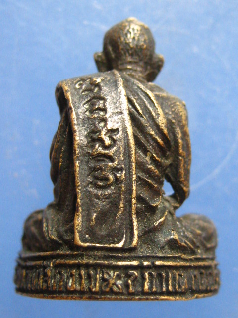 รูปหล่อ หลวงพ่อแก่แป๊ะ วัดเขาสักงาม กำแพงเพชร