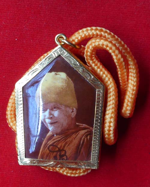 ล็อกเก็ตห้าเหลี่ยม องค์หลวงตามหาบัว วัดป่าบ้านตาด จังหวัดอุดรธานี