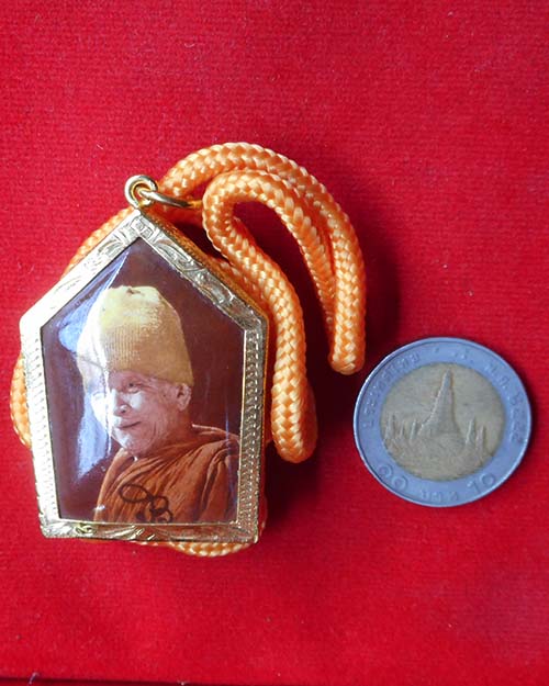 ล็อกเก็ตห้าเหลี่ยม องค์หลวงตามหาบัว วัดป่าบ้านตาด จังหวัดอุดรธานี