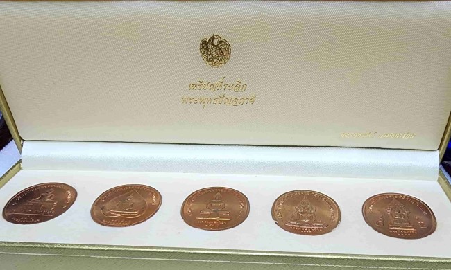 เหรียญพระพุทธปัญจภาคี พิมพ์ใหญ่ เนื้อทองแดง 5องค์ พร้มกล่องเดิม สวยๆ