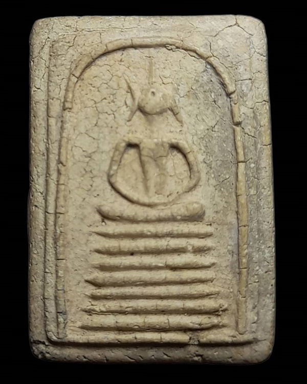 พระสมเด็จเกศไชโย พิมพ์ 7 ชั้นไหล่ตรง 