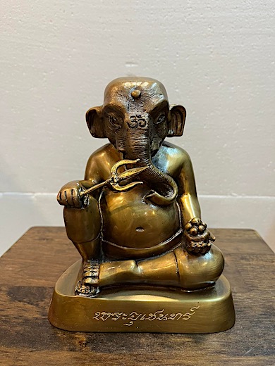 พระอุเชนทร์ เนื้อรมมันปู หลวงปู่อิ่ม วัดทุ่งนาใหม่ นครศรีธรรมราช