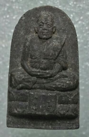 หลวงปู่ทวดหลังยันต์ วัดช้างให้ เนื้อผง ไม่ทราบปี สร้าง 3