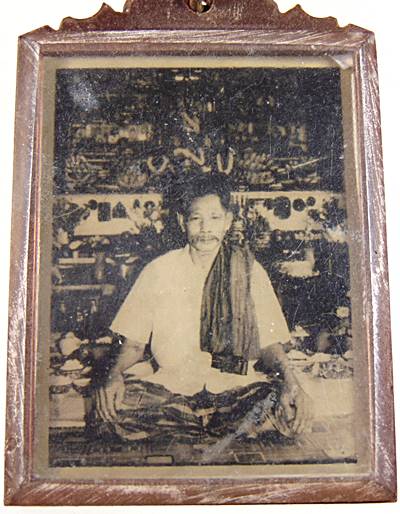 รูปถ่ายพ่อเที่ยง