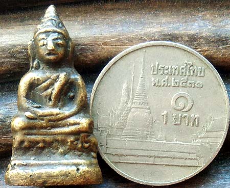 *พระชัยวัฒน์ รุ่นแรก พระอาจารย์พลาย วัดมะขาม ปทุมธานี ปี๒๔๘๒ เนื้อทองผสม*