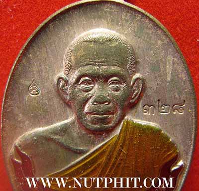 เหรียญ ลพ.คูณ ห่วงเชื่อม เนื้อนวะโลหะลงยา สวยกริ๊บยันกล่อง*205