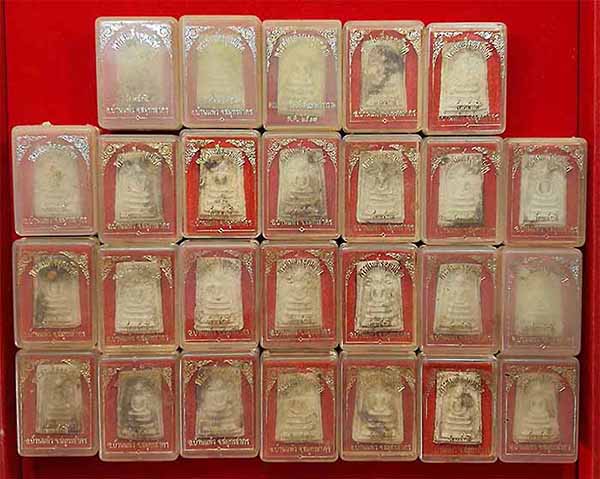 พระสมเด็จบรรจุกรุ พ.ศ.๒๕๐๐ วัดหลักสี่ราษฎร์สโมสร สมุทรสาคร แท้เก่าแก่มากจำนวน 26 องค์*ส213