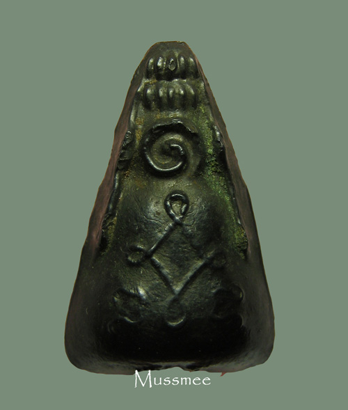 พระปิดตา เนื้อเมฆพัตร หลวงพ่ออี๋ วัดสัตหีบ ชลบุรี สร้างปี พ.ศ.2484 พระสวยยยยยยยยยยย