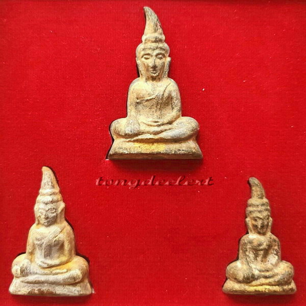 พระท่ากระดานวัดต้นลำใย จ.กาญจนบุรี เนื้อตะกั่วสนิมแดงกรุศรีสวัสดิ์แท้ ๆ ครบชุด 3 พิมพ์พร้อมกล่องเด