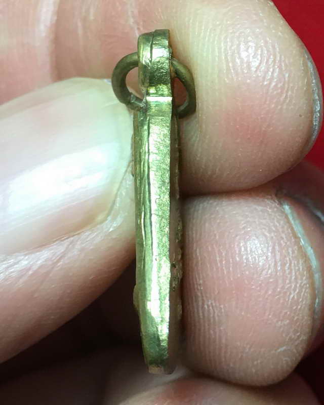 เหรียญจอบเล็กหลวงพ่อเงินวัดท้ายน้ำรุ่น๒สวยๆ(เคาะเดียวแดง)