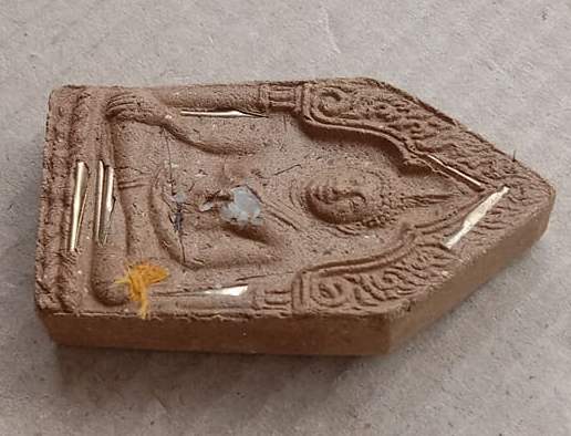 พระขุนแผนหลวงพ่อคูณ รุ่นคูณรวยมหาเสน่ห์ เนื้อผงพุทธคุณ ตะกุดเงิน19ดอก+ฝังพลอย+จีวร ปี2536