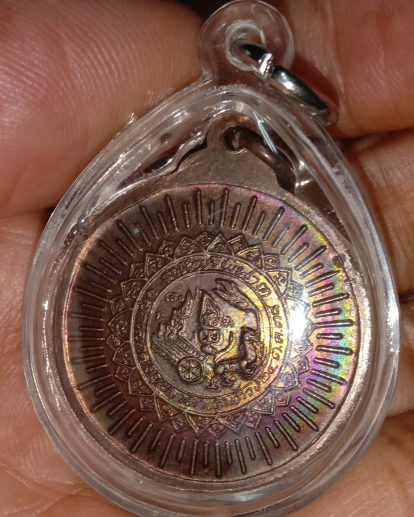 เหรียญหลวงพ่อคูณ "รุ่นไพรีพินาศปี38"ผิวเดิมสวยกริ๊บเลี่ยมพร้อมใช้