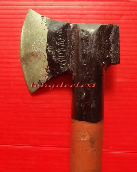 ขวาน หลวงพ่อเล็ก วัดสันติคิรีศรีบรมธาตุ(วัดเขาดิน) จ.กาญจนบุรี มีรอยจาร หายากมากค่ะ