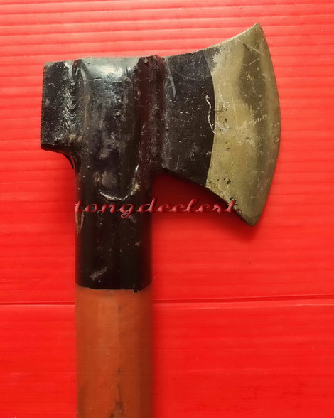 ขวาน หลวงพ่อเล็ก วัดสันติคิรีศรีบรมธาตุ(วัดเขาดิน) จ.กาญจนบุรี มีรอยจาร หายากมากค่ะ