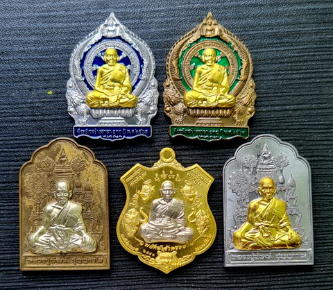 เคาะแรกแดง...ชุดหน้ากาก รวม ๕ เหรียญ...หลวงพ่อพัฒน์ วัดห้วยด้วน จ.นครสวรรค์ / กล่องเดิม