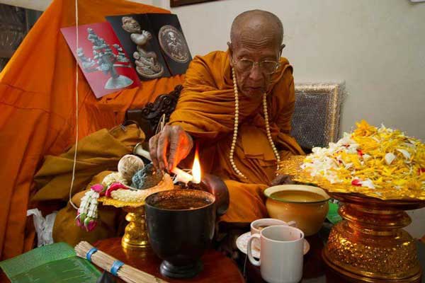 มัจฉานุ เนื้อนวะโลหะ(พรายเงิน) หลวงปู่คำบุ วัดกุดชมพู จ.อุบลราชธานี