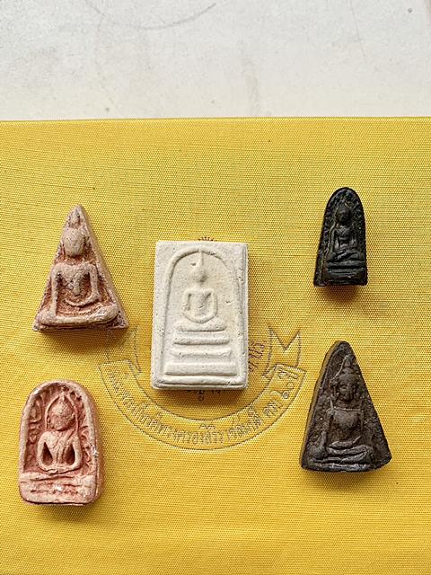 พระชุดเบญจภาคี ภปร ที่ระลึกสร้างวิทยาลัยการอาชีพ วังไกลกังวล วิทยาเขตชะอำ