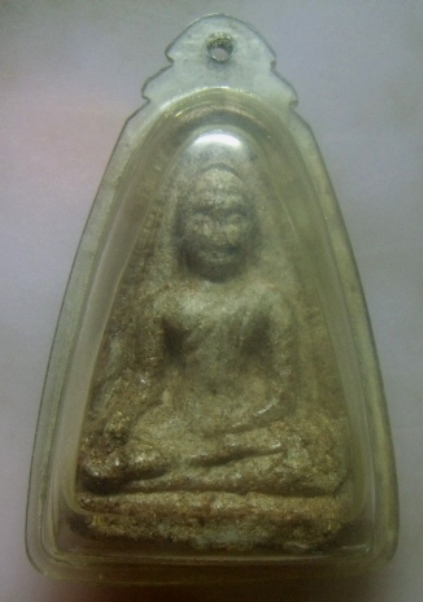 **วัดใจ**พระพุทธนั่งปางมารวิชัย หลังยันต์ เนื้อผง เก่าๆ ไม่ทราบที่**เนื้อจัด พร้อมเลี่ยมเก่าเดิม