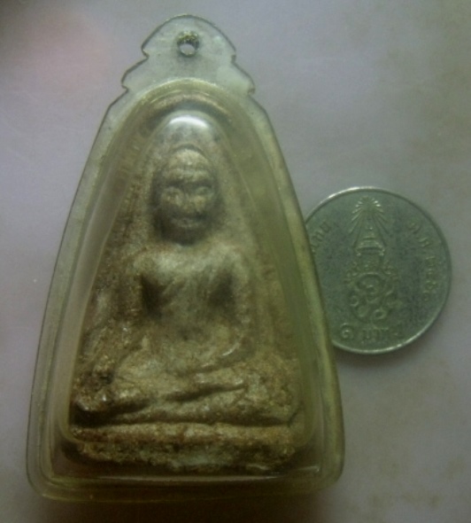 **วัดใจ**พระพุทธนั่งปางมารวิชัย หลังยันต์ เนื้อผง เก่าๆ ไม่ทราบที่**เนื้อจัด พร้อมเลี่ยมเก่าเดิม