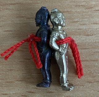 รัก-ยม หลวงปู่ยวง วัดหน้าต่างใน รุ่นแรก ศิษย์เอกหลวงพ่อจง วัดหน้าต่างนอก (ทั่วไปสายตรงเล่นอยู่1000+)