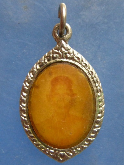 ล็อกเก็ต หลวงพ่อแต้ม วัดพระลอย สุพรรณบุรี ปี2526