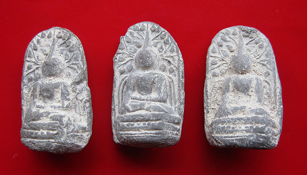 พระรอดหลวง หลวงปู่ครูบาดวงดี ยติโก หลังปั๊ม โค้ต 3 ดี ปี 54 สวยเดิมครับ