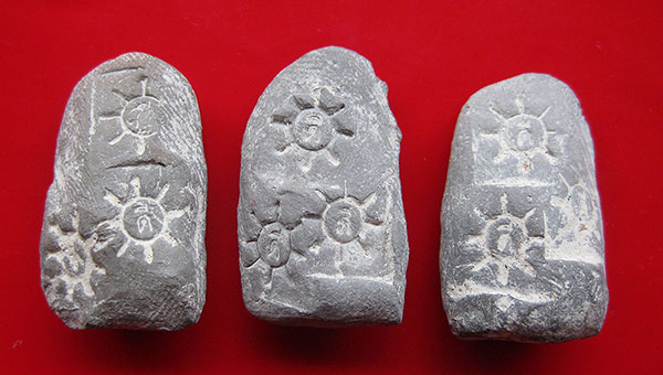 พระรอดหลวง หลวงปู่ครูบาดวงดี ยติโก หลังปั๊ม โค้ต 3 ดี ปี 54 สวยเดิมครับ