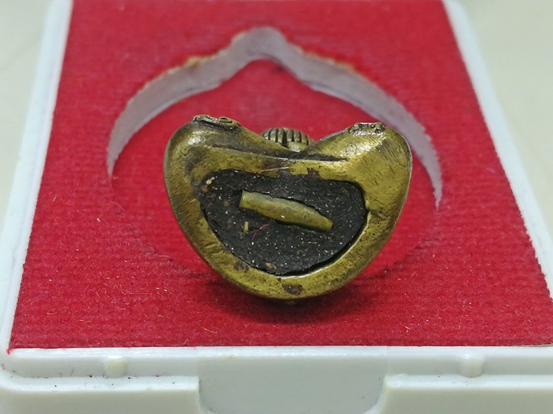 พระปิดตาอริยทรัพย์ หลวงปู่สมาน สุธมฺโม เนื้อชนวน รมซาติน ฝังตะกรุดมหานิยม No.4