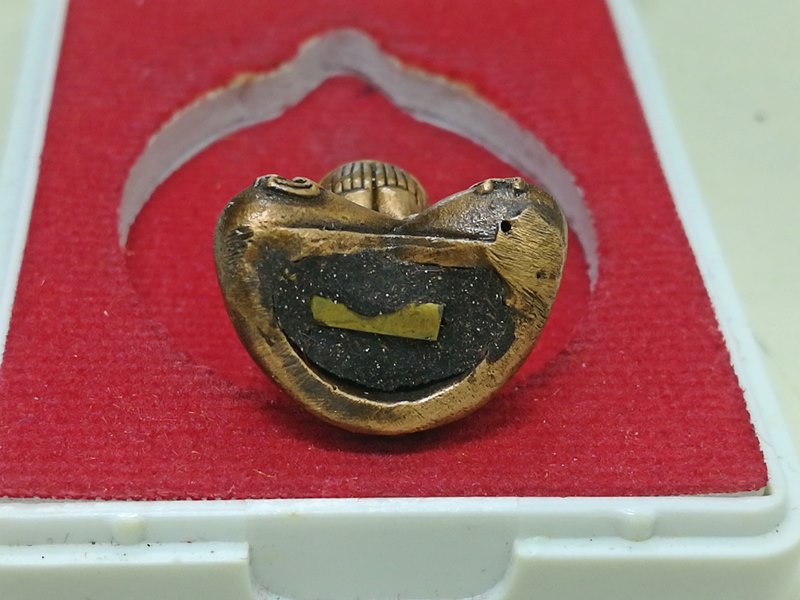 พระปิดตาอริยทรัพย์ หลวงปู่สมาน สุธมฺโม เนื้อสัตตะโลหะ รมซาติน ฝังตะกรุดมหานิยม No.23