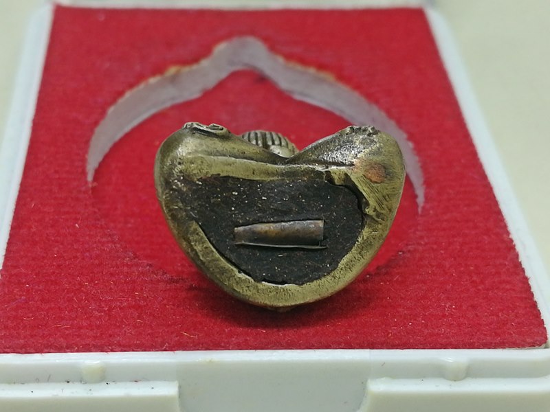 พระปิดตาอริยทรัพย์ หลวงปู่สมาน สุธมฺโม เนื้ออัลปาก้า รมซาติน ฝังตะกรุดมหานิยม No.23