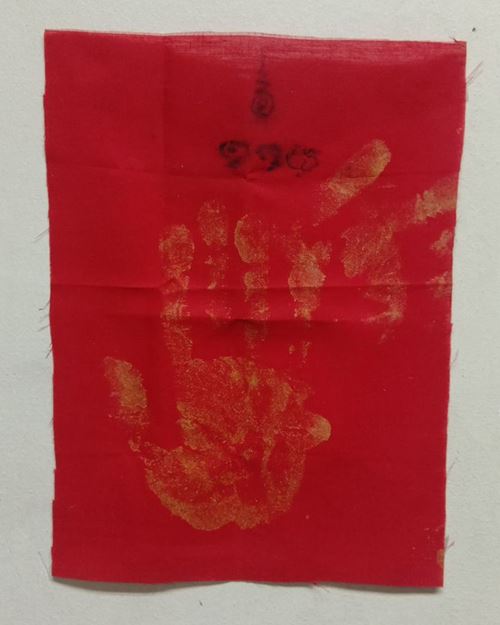 ผ้ายันต์ฝ่ามือปั้มสด หลวงพ่อจำลอง การโก วัดนเรศสุวรรณาราม อ.ดอนเจดีย์ จ.สุพรรณบุรี ขนาด8x10.5นิ้ว 