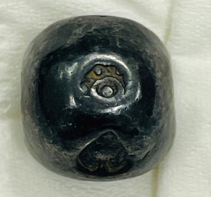 พดด้วงเงิน ขนาด 1 บาท ตรามงกุฎ-กงจักร รัชกาลที่4 