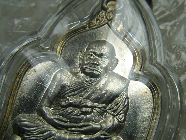 เหรียญมหาเศรษฐี เนื้อเงิน หลวงปู่ทิม วัดพระขาว อยุธยา  เลี่ยมพร้อมใช้ 