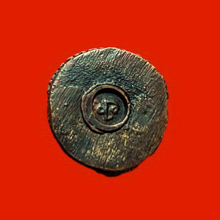 รูปหล่ออุดกริ่ง หลวงพ่อคูณ วัดบ้านไร่ จ.นครราชสีมา ที่ระลึกสร้างพระอุโบสถ สวยมากค่ะ