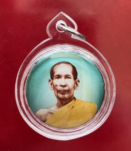 ล็อคเก็ต หลวงพ่อโอภาสี หลังเหรียญสตางค์ เม็ดพระธาตุ เลี่ยมกันน้ำรักษาไว้ สภาพสวย