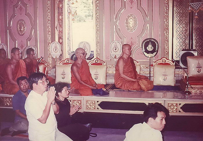 เหรียญหลวงพ่ออุตตมะ วัดวังก์วิเวการาม จ.กาญจนบุรี รุ่นพิเศษฉลองกรุงรัตนโกสินทร์ 200 ปีสวยมากค่ะ