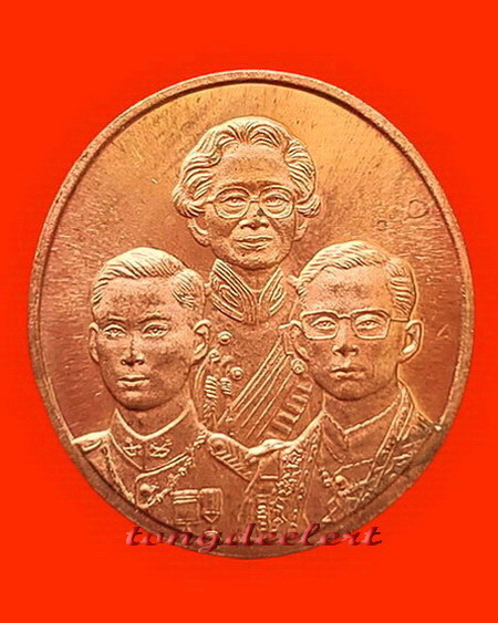 เหรียญ 3 สมเด็จ สมเด็จย่า,ร.8,ร.9 เฉลิมพระเกียรติ ปี 2542 สวยมากค่ะ