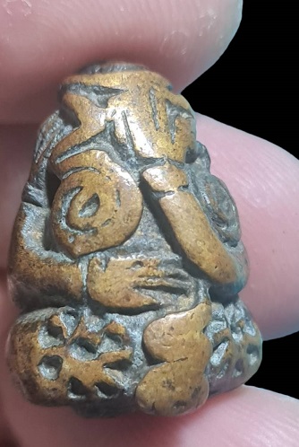 พระปิดตาเก่า เนื้อทองผสม  