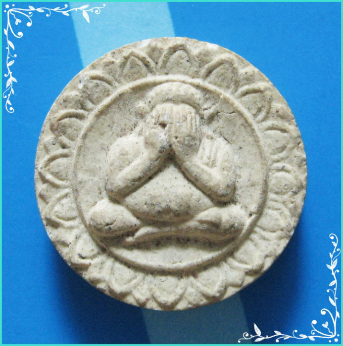 ..ครูบากองคำ วัดดอนเปา ชม. พระปิดตามหาลาภ พิมพ์จันทร์ลอย หลังยันต์..