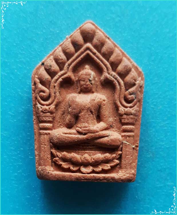 ..พระพุทธปุษยคีรีศรีสุวรรณภูมิ วัดเขาทำเทียม พระผงประทานพร เต็มองค์ หลังยันต์ ผงสีแดง..