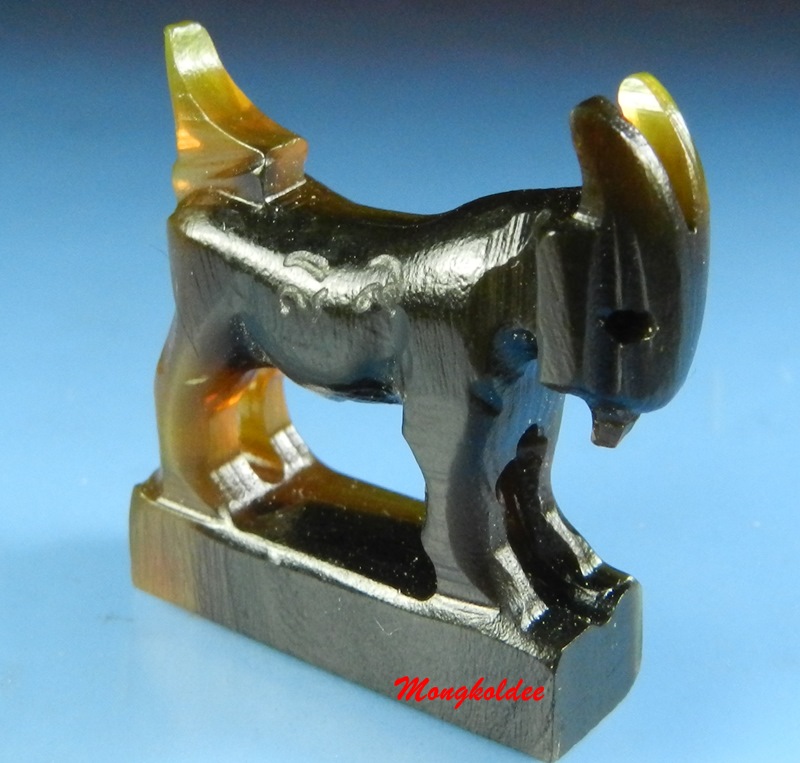 แพะมหาเสน่ห์ (ตัวใหญ่) แกะจากเขาควาย สีน้ำผึ้งเข้ม หลวงพ่อสิน วัดละหารใหญ่ จ.ระยอง No.33